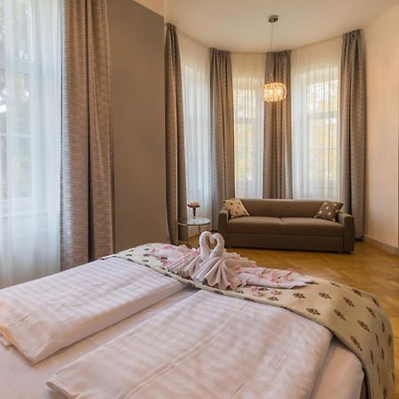 Wellness & Spa Hotel Villa Regenhart 耶塞尼克 外观 照片