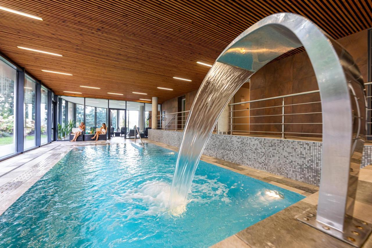 Wellness & Spa Hotel Villa Regenhart 耶塞尼克 外观 照片