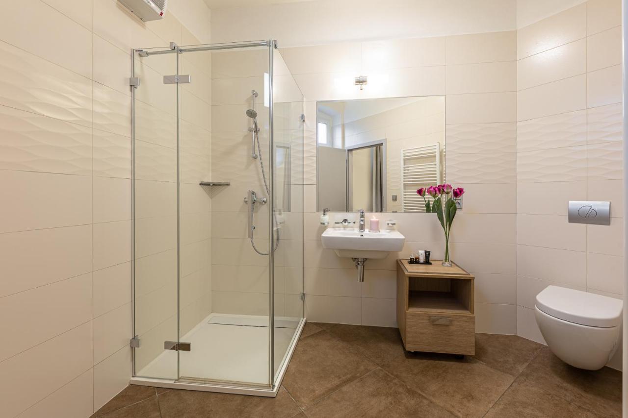 Wellness & Spa Hotel Villa Regenhart 耶塞尼克 外观 照片
