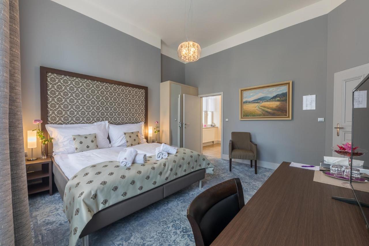 Wellness & Spa Hotel Villa Regenhart 耶塞尼克 外观 照片