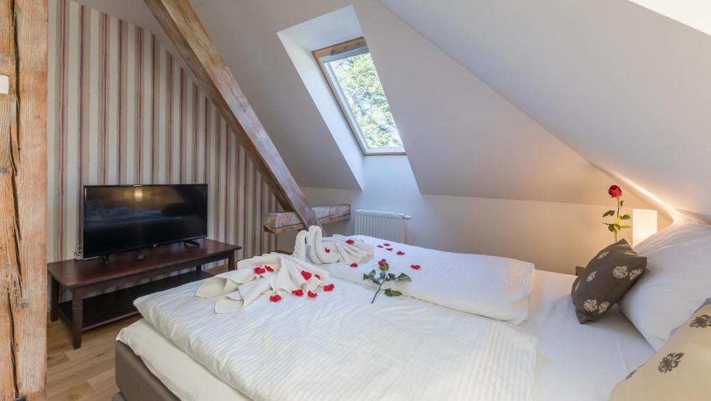 Wellness & Spa Hotel Villa Regenhart 耶塞尼克 外观 照片