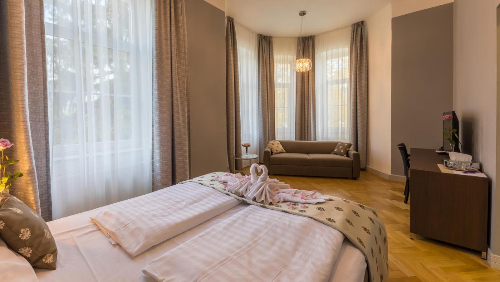 Wellness & Spa Hotel Villa Regenhart 耶塞尼克 外观 照片