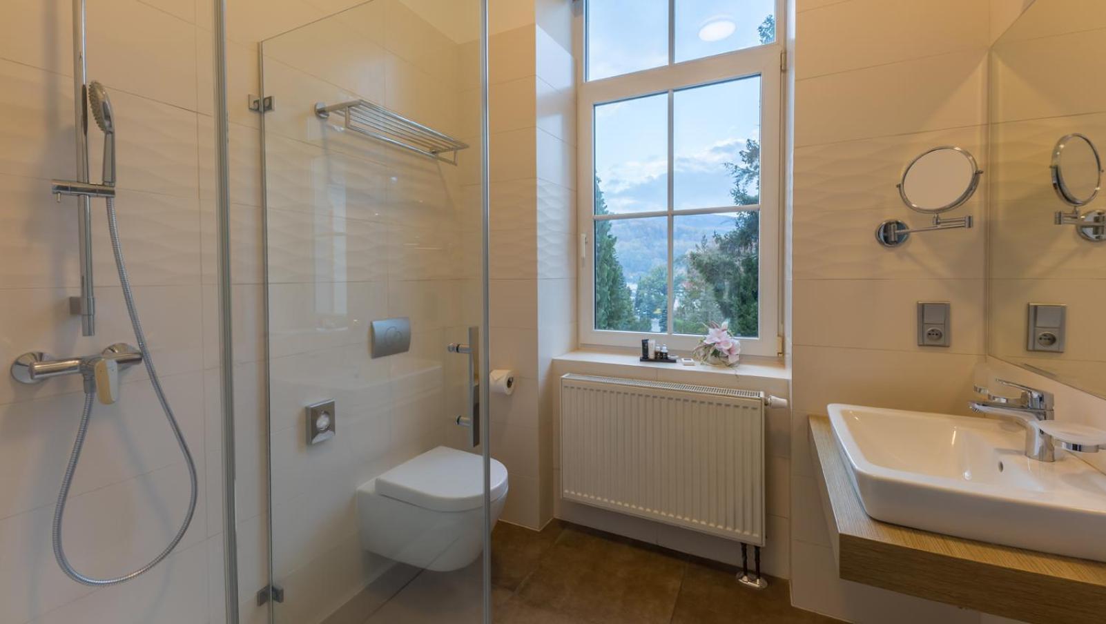 Wellness & Spa Hotel Villa Regenhart 耶塞尼克 外观 照片
