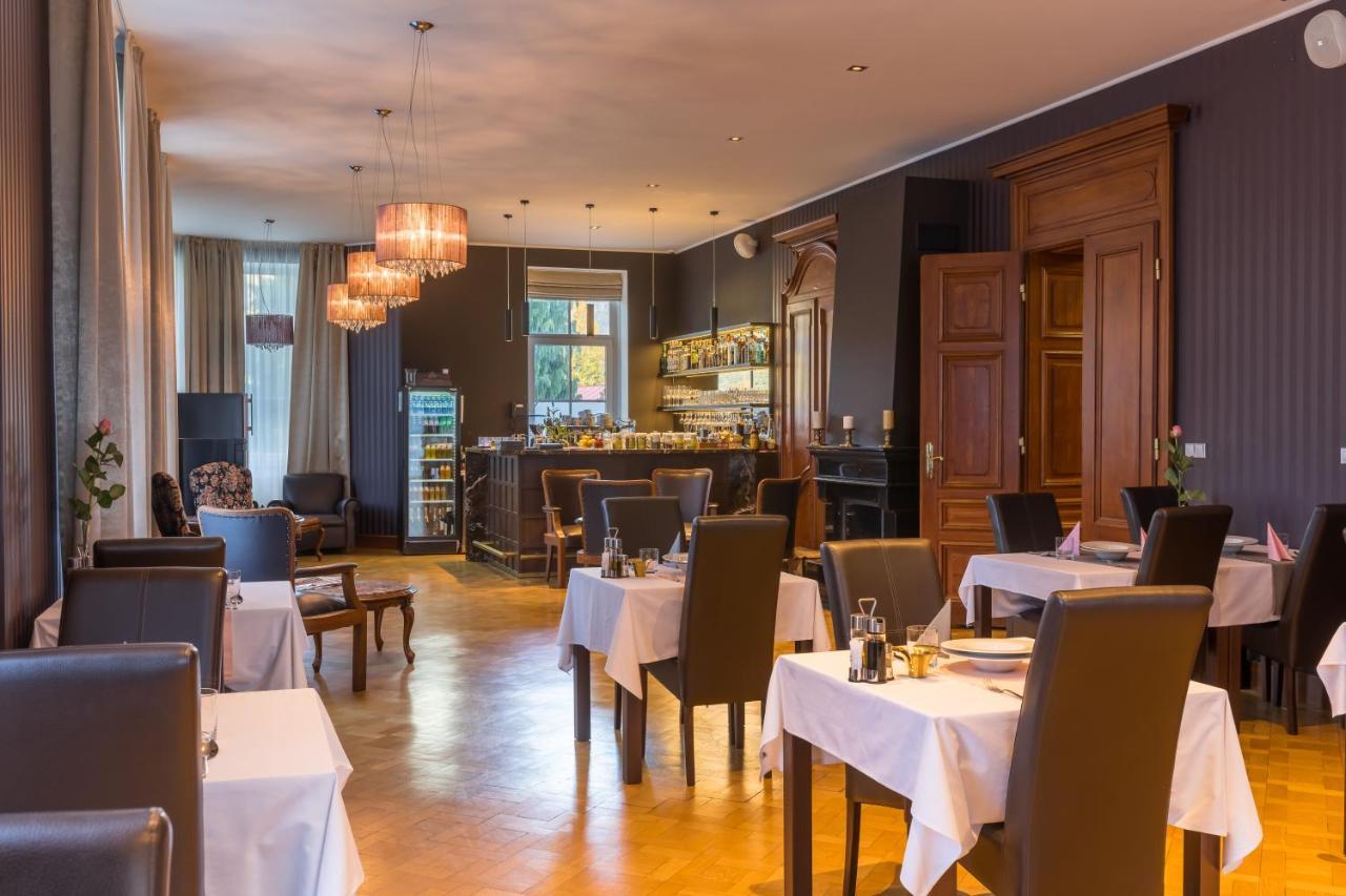 Wellness & Spa Hotel Villa Regenhart 耶塞尼克 外观 照片