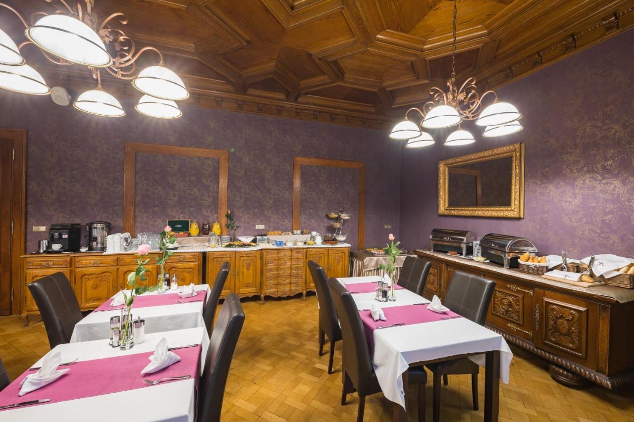 Wellness & Spa Hotel Villa Regenhart 耶塞尼克 外观 照片